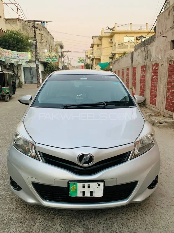 Toyota Vitz F 1.0 2013 for sale in Lahore | PakWheels