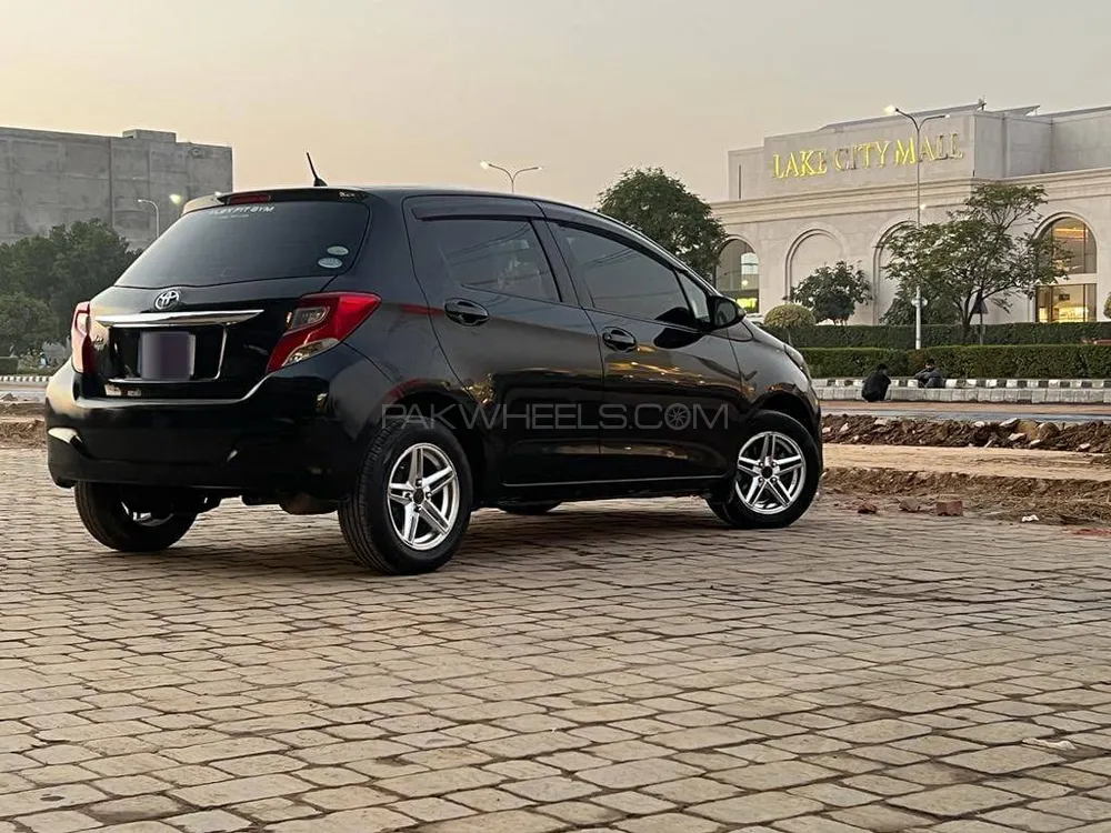 Toyota Vitz 2015 for Sale in Lahore Image-1