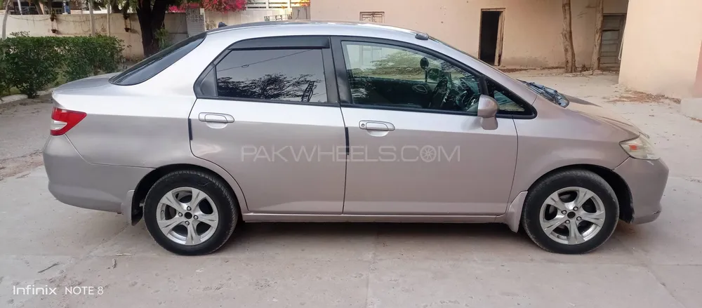 Honda City 2004 for Sale in Hyderabad Image-1