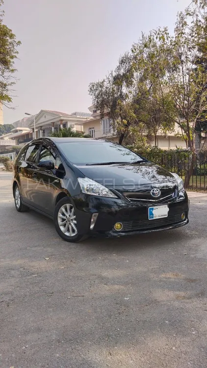 Toyota Prius Alpha 2011 for sale in Islamabad