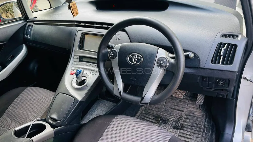 Toyota Prius 2012 for Sale in Chakwal Image-1