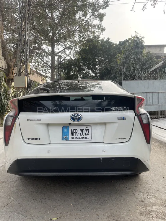 Toyota Prius 2017 for sale in Lahore