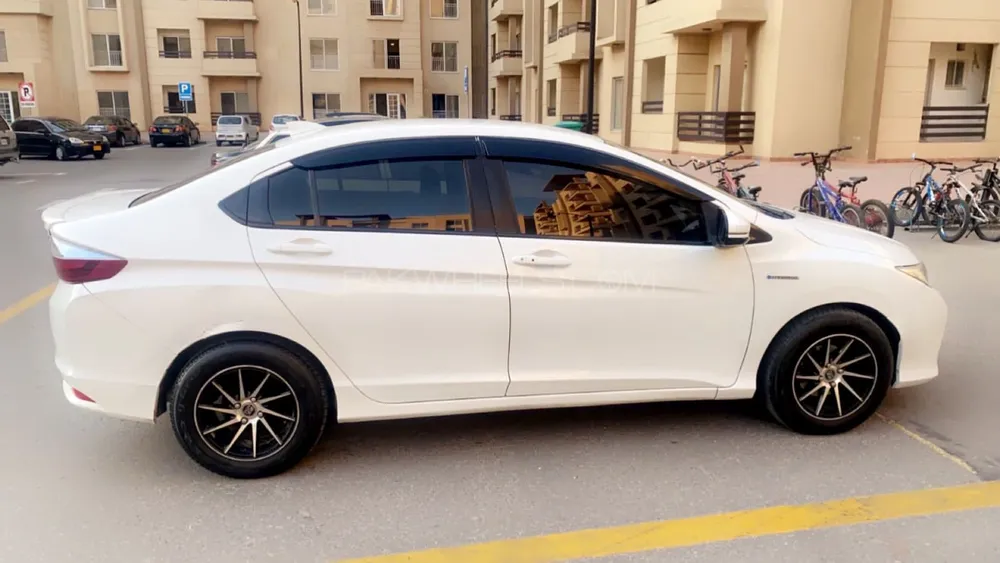 Honda Grace Hybrid 2015 for sale in Karachi