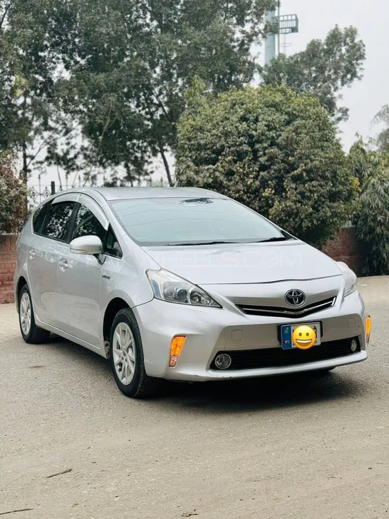 Toyota Prius Alpha 2013 for sale in Faisalabad