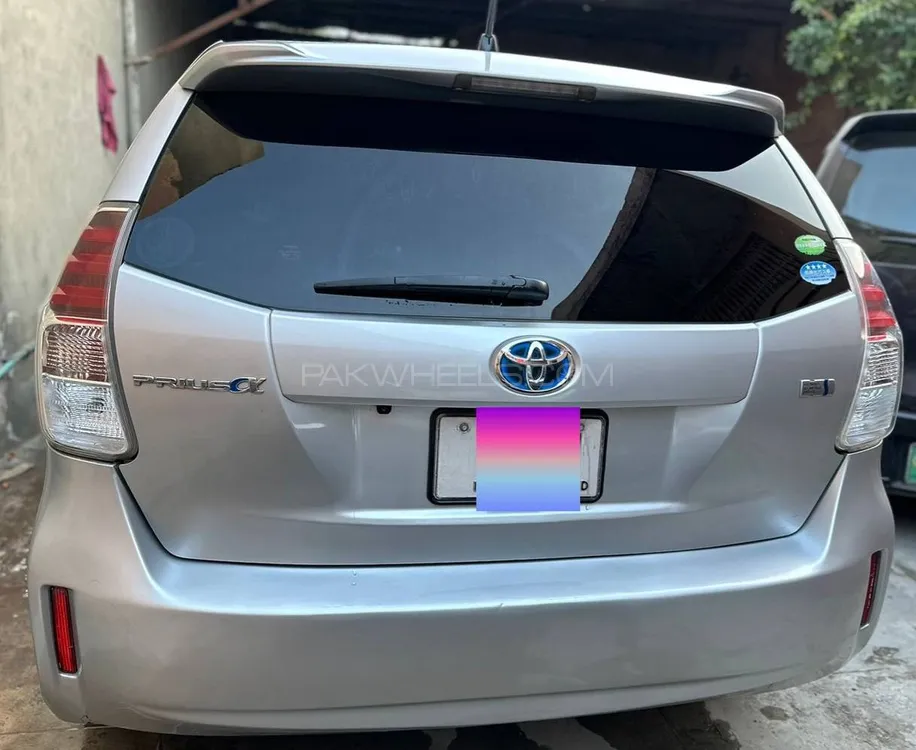 Toyota Prius Alpha 2014 for sale in Sialkot