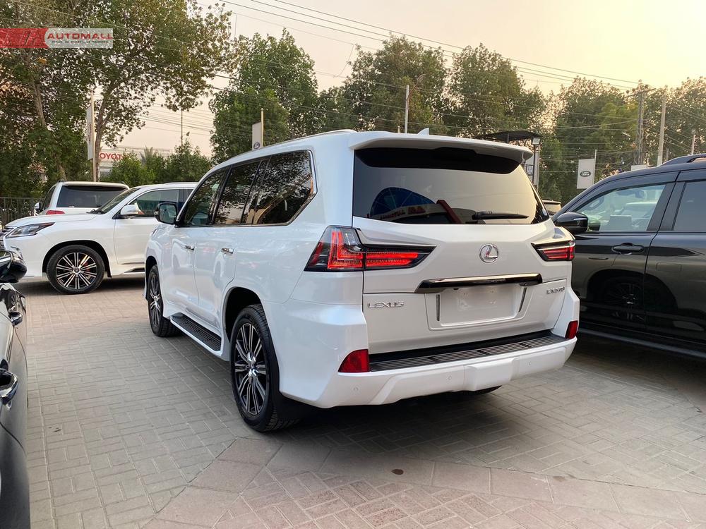 Make: Lexus Lx 570
Model: 2018/2019
Mileage: 11,000 Km
Unregistered
Fresh Import

*Cool box
*Back auto door
*Rear entertainment 
*Mark levinson sound system 
*Heating/Cooling seats
*Heads up Display 
*Original tv + 4 cameras
*Sunroof
*Radar
*7 seater

Calling and Visiting Hours

Monday to Saturday

11:00 AM to 7:00 PM