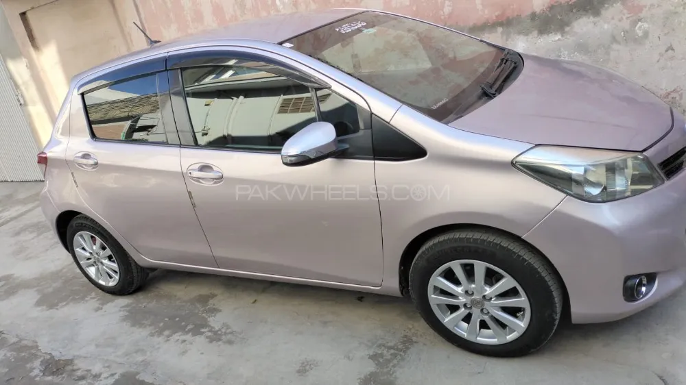 Toyota Vitz 2011 for sale in Peshawar