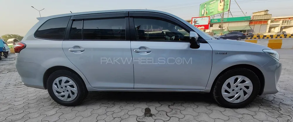 Toyota Corolla Fielder 2017 for sale in Peshawar