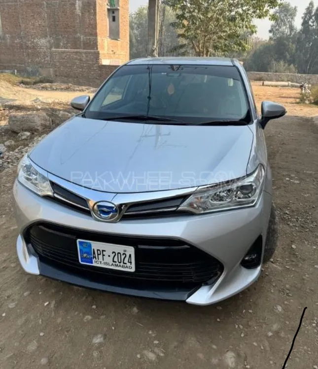 Toyota Corolla Axio 2018 for Sale in Peshawar Image-1