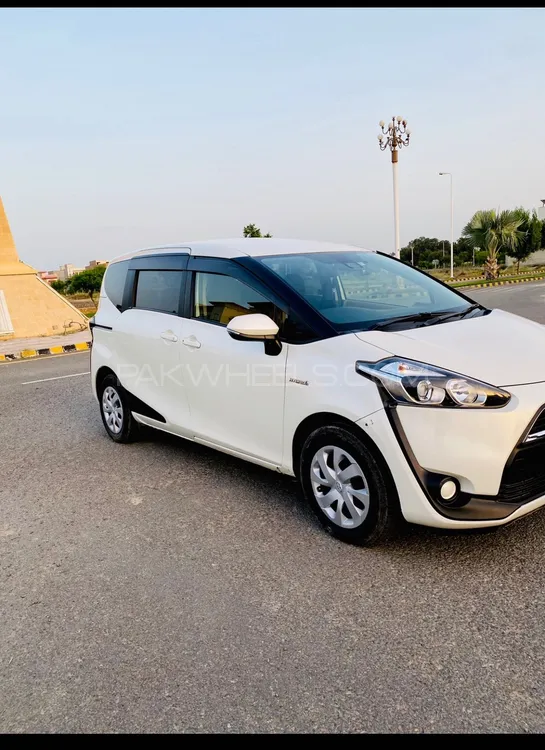 Toyota Sienta 2016 for Sale in Nowshera cantt Image-1