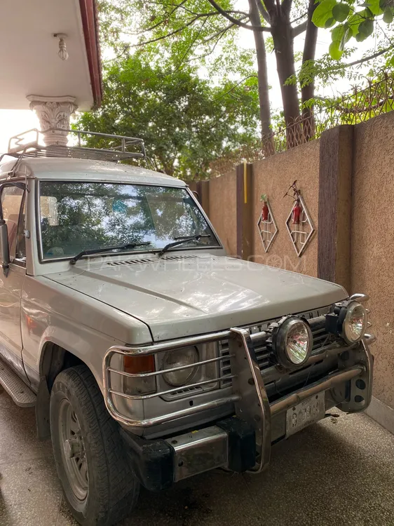 Mitsubishi Pajero 1985 for Sale in Peshawar Image-1