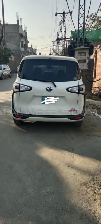 Toyota Sienta 2016 for sale in Peshawar