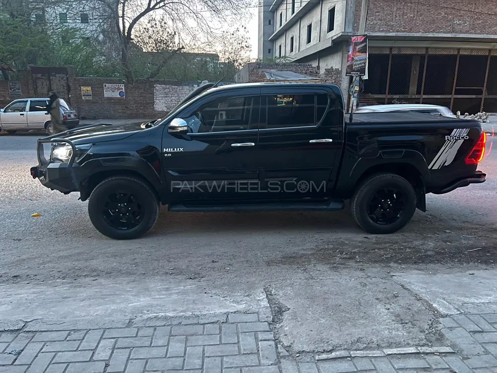 Toyota Hilux 2015 for sale in Faisalabad