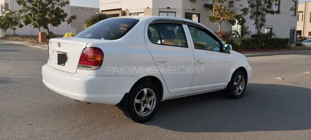 Toyota Platz 2005 for Sale in Karachi Image-1