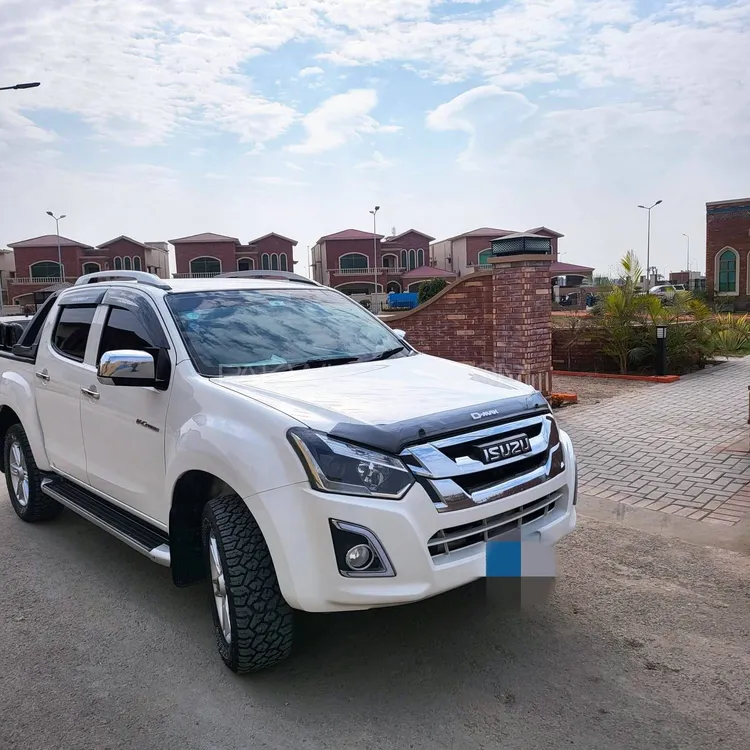 آئی سوزو D-Max 2019 for Sale in کراچی Image-1