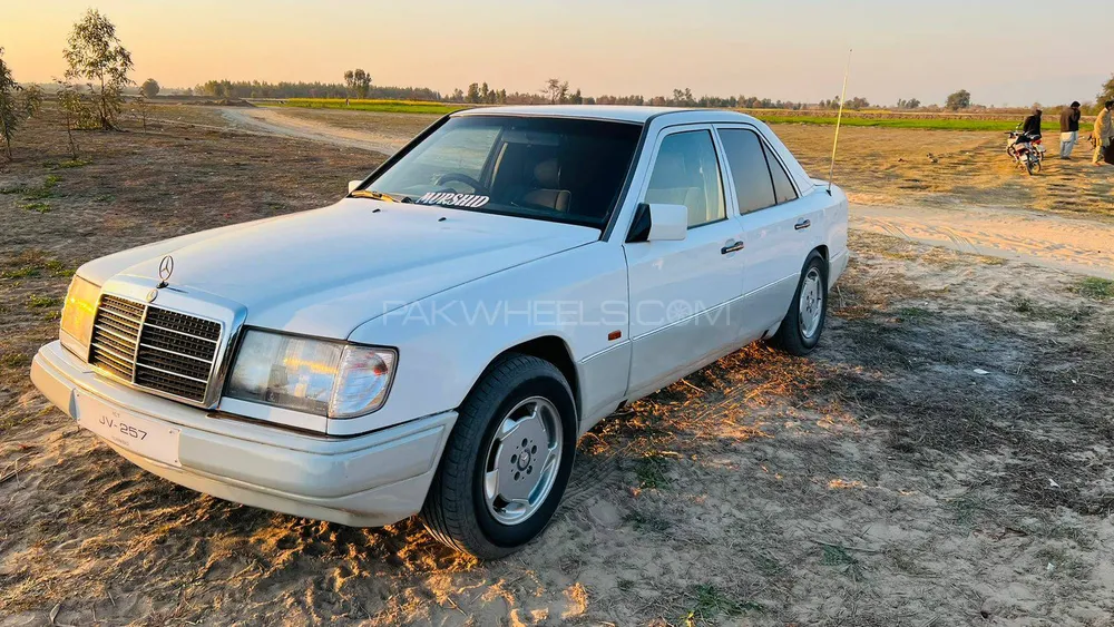 Mercedes Benz E Class 1986 for sale in Khushab