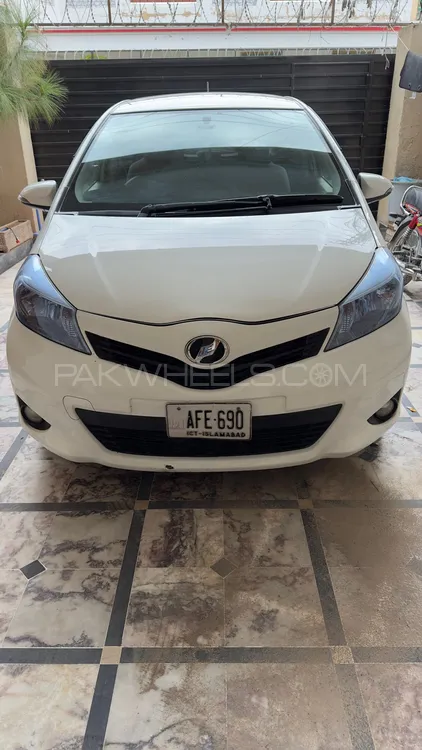 Toyota Vitz 2014 for Sale in Islamabad Image-1