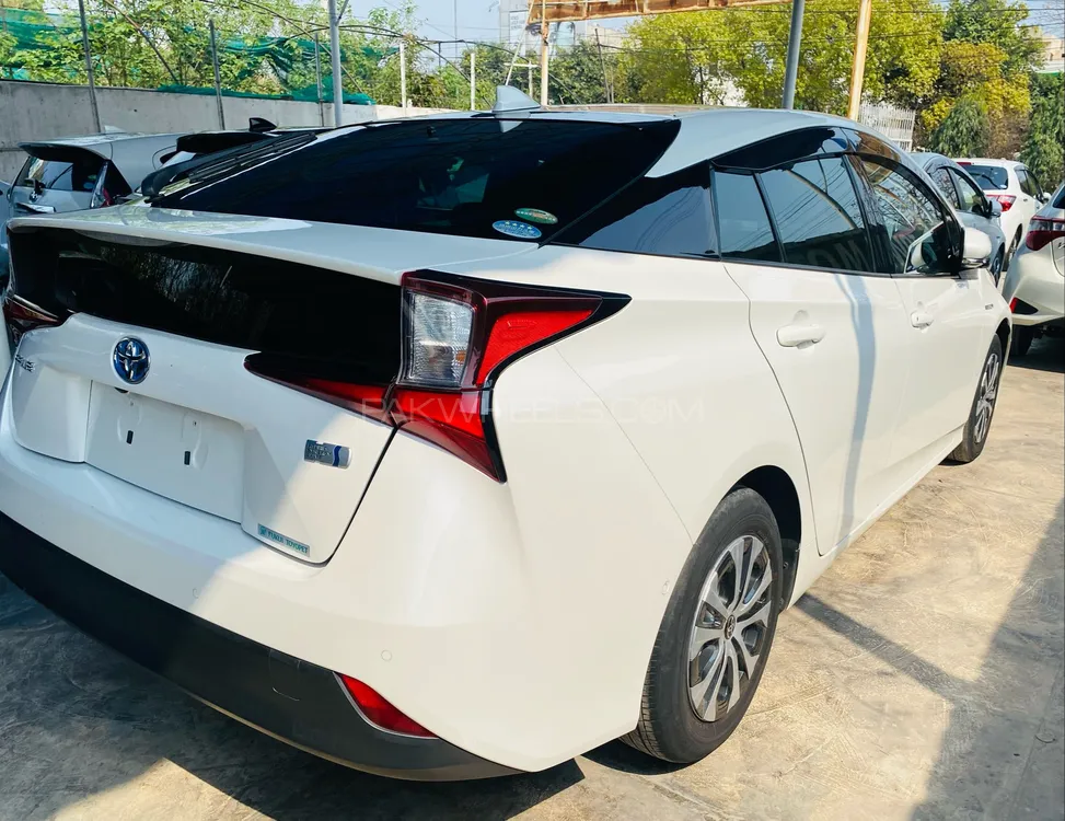 Toyota Prius 2020 for Sale in Lahore Toyota Prius 2020 for Sale in Lahore Image-6
