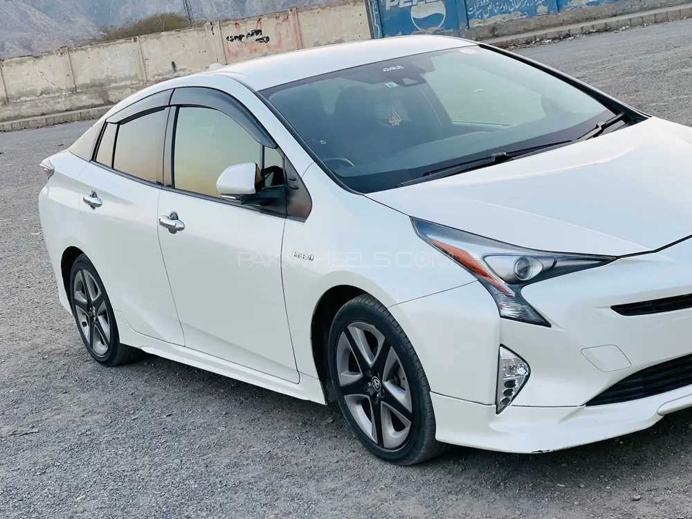 Toyota Prius 2017 for Sale in Hayatabad Image-1