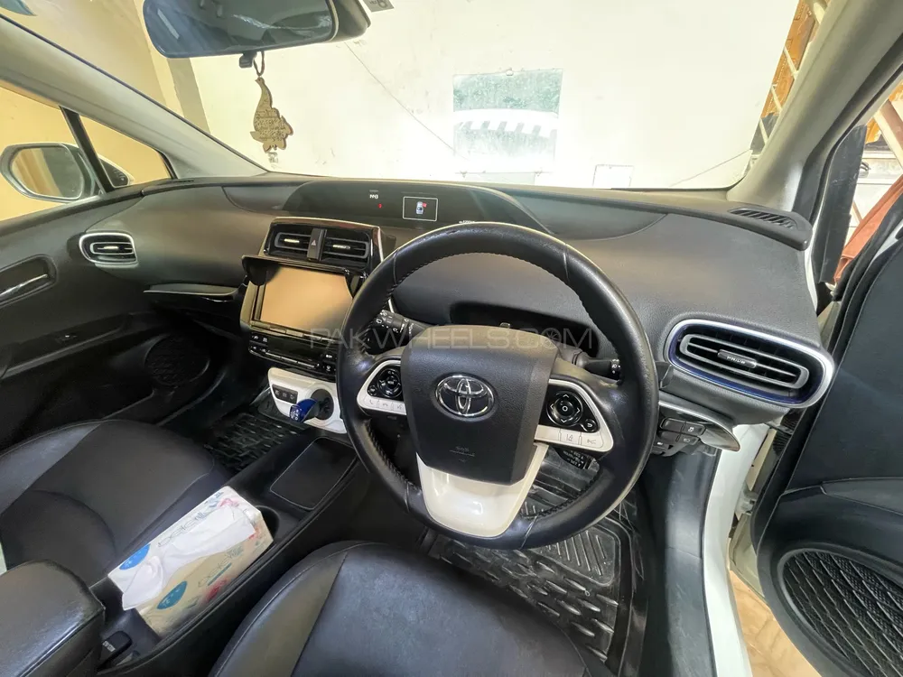 Toyota Prius 2017 for sale in Hayatabad
