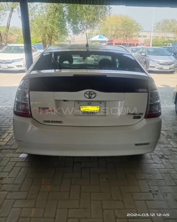 Toyota Prius Alpha 2010 for sale in Lahore