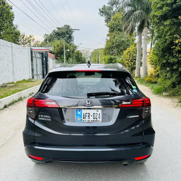 Honda Vezel 2018 for Sale in Peshawar Image-1