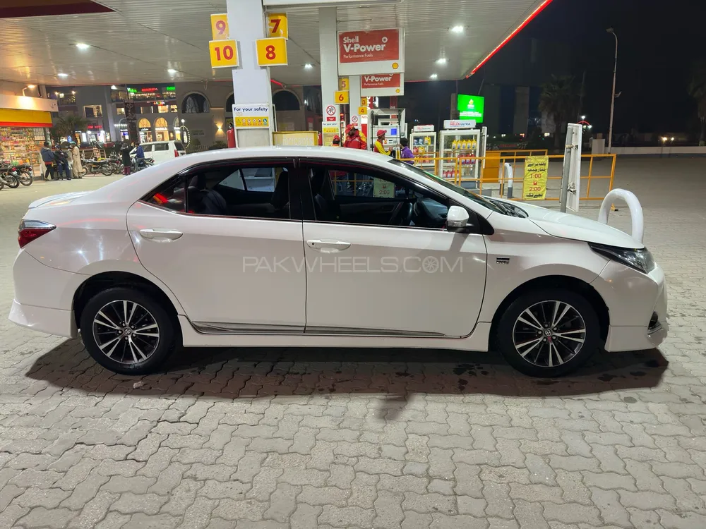 Toyota Corolla 2018 for Sale in Sialkot Image-1