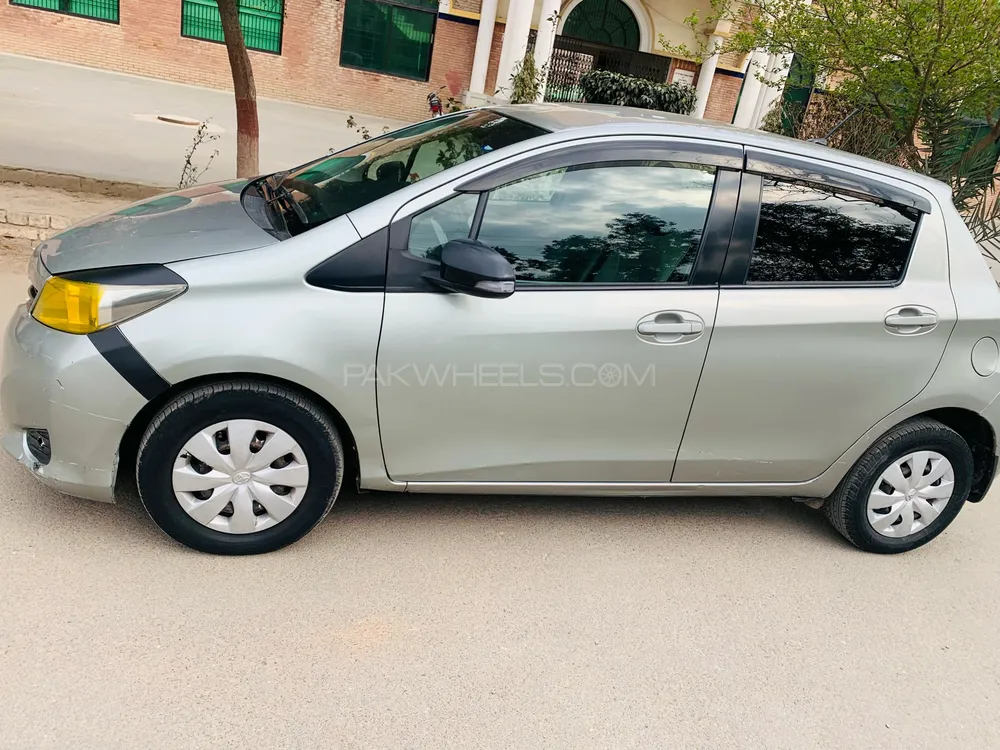 Toyota Vitz 2012 for Sale in Sahiwal Image-1