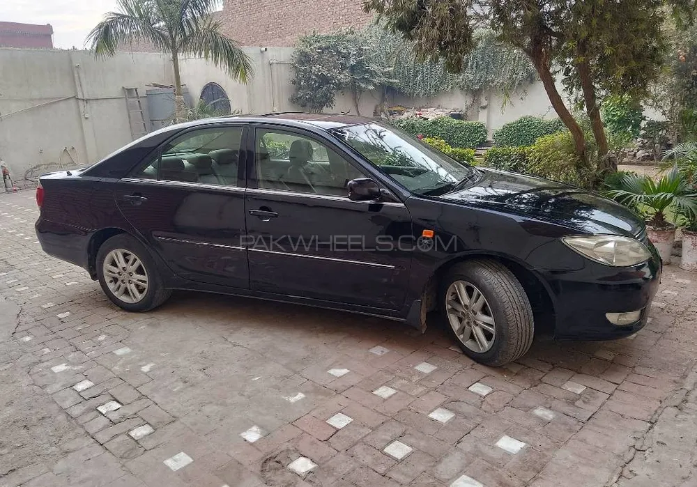 Toyota Camry 2004 for Sale in Multan Image-1