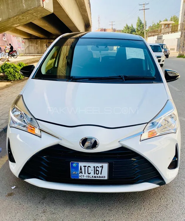 Toyota Vitz 2017 for Sale in Multan Image-1