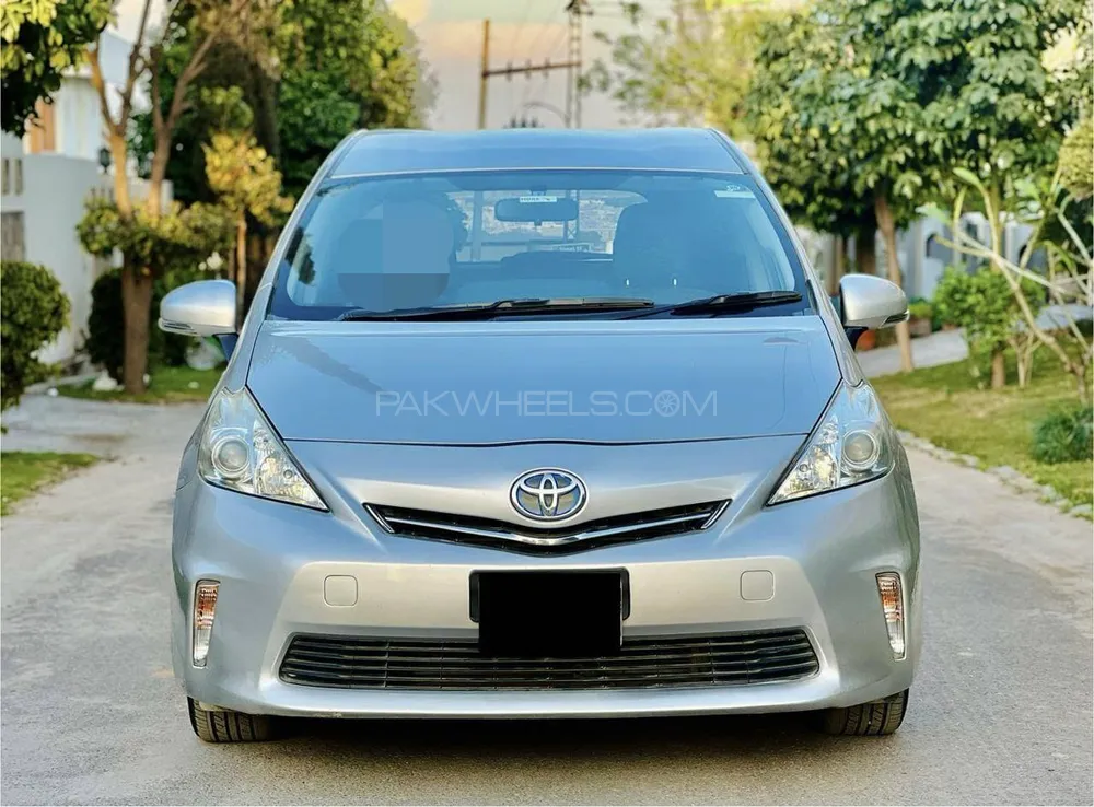 Toyota Prius Alpha 2014 for sale in Rawalpindi