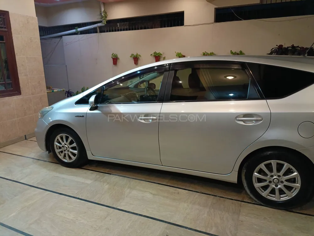 Toyota Prius Alpha 2015 for sale in Karachi