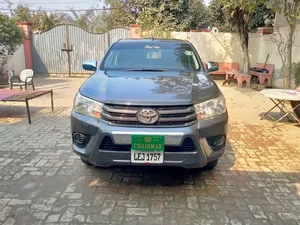 Toyota Hilux 4X2 Single Cab Deckless 2017 for Sale