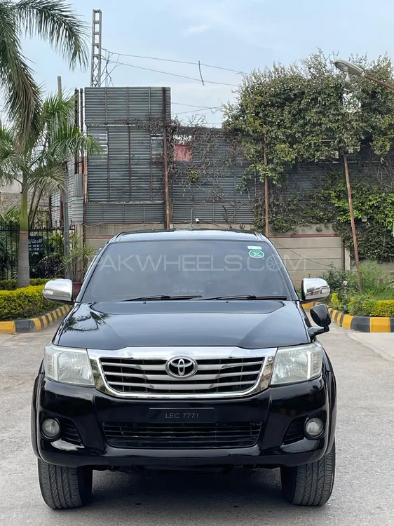 Toyota Hilux 2015 for Sale in Peshawar Image-1