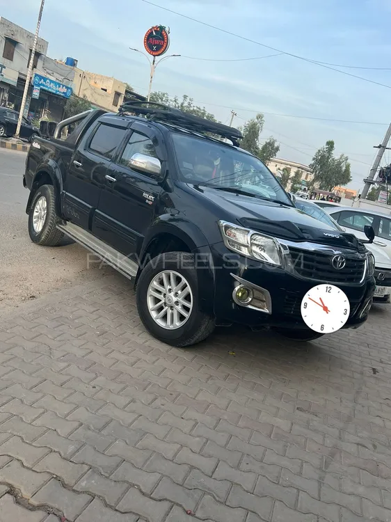 Toyota Hilux 2016 for Sale in Phalia Image-1