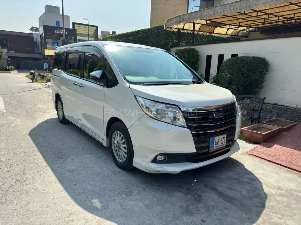 Toyota Noah 2014 for Sale in Faisalabad Image-1