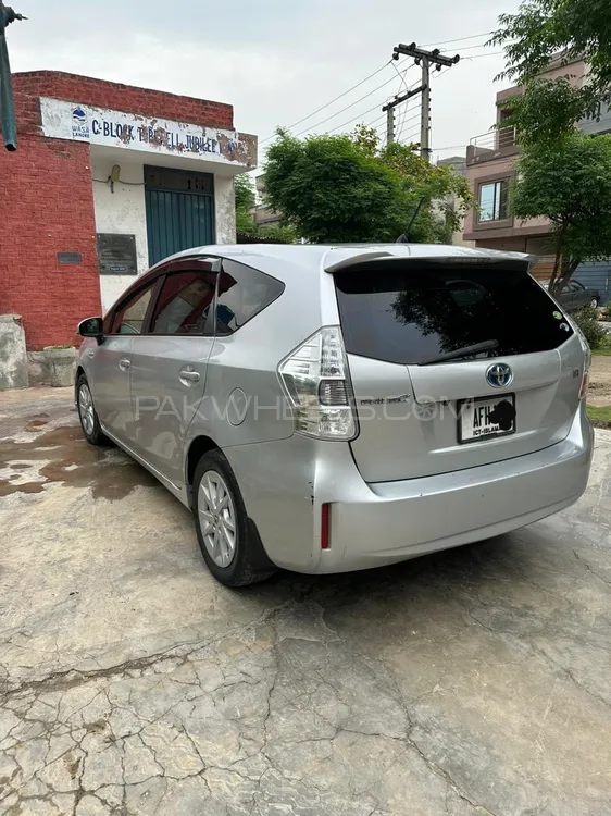 Toyota Prius Alpha 2017 for sale in Lahore
