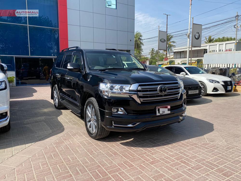 Make: Land Cruiser ZX
Model: 2018
Mileage: 46,000 km 
Reg year: 2018

*Original TV + 4 cameras
*Rear entertainment 
*Cool box
*Back autodoor 
*Sunroof
*Radar 
*7 seater

Calling and Visiting Hours 

Monday to Saturday

11:00 AM to 7:00 PM