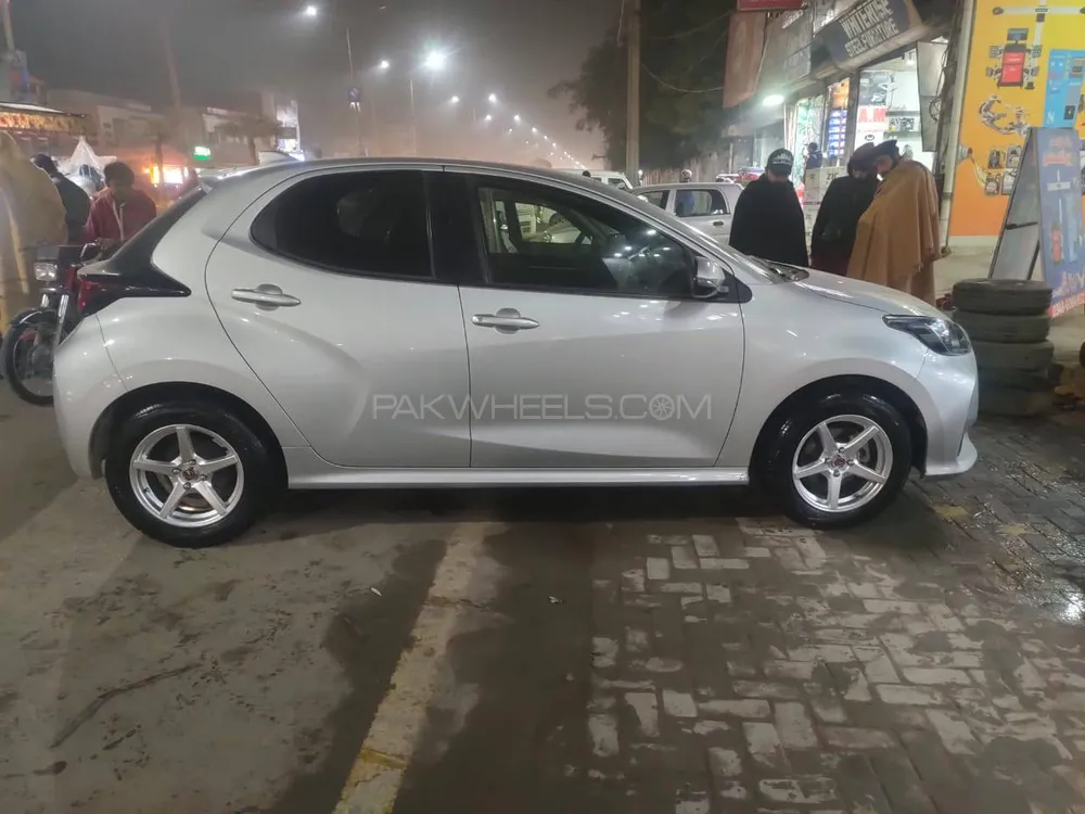 ٹویوٹا Yaris Hatchback 2021 for Sale in سیالکوٹ Image-1