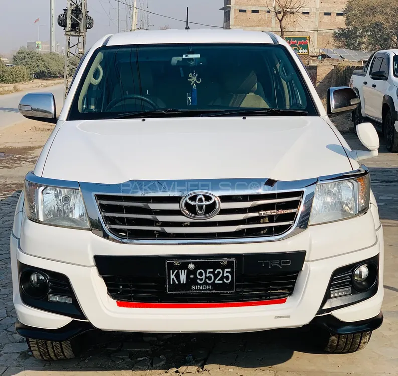 Toyota Hilux 2016 for Sale in Peshawar Image-1