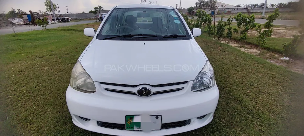 Toyota Platz 2004 for sale in Lahore