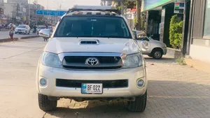 Toyota Hilux Invincible 2010 for Sale