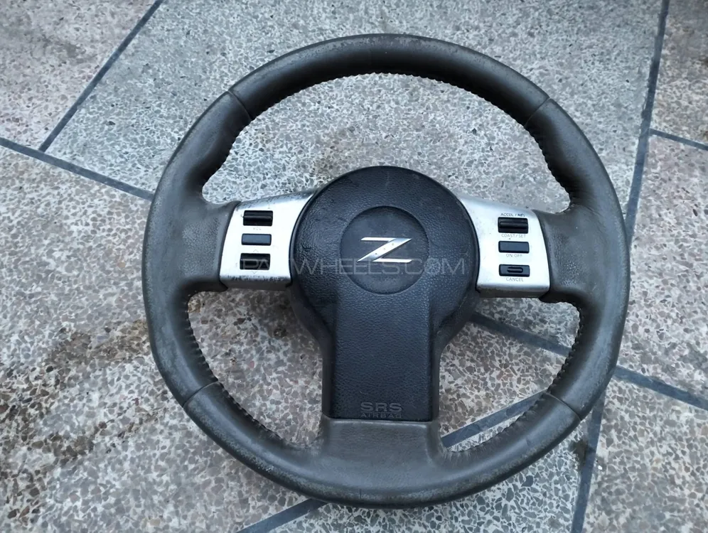 nissan 350z steering wheel Image-1