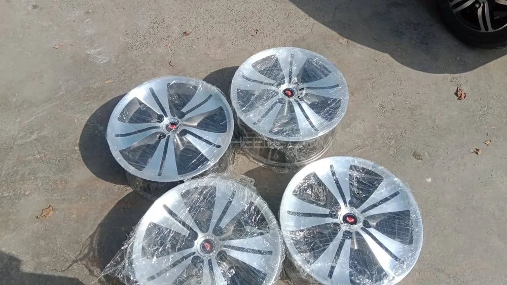 15 inch alloys.in 4 nuts Image-1