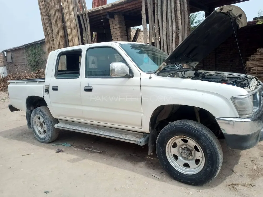 Toyota Hilux 2000 for Sale in Dera ismail khan Image-1