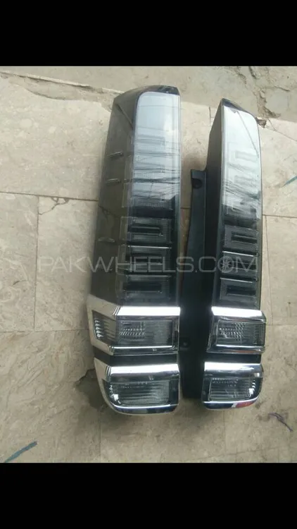 Toyota Voxy 2020 backlights and headlights available Image-1