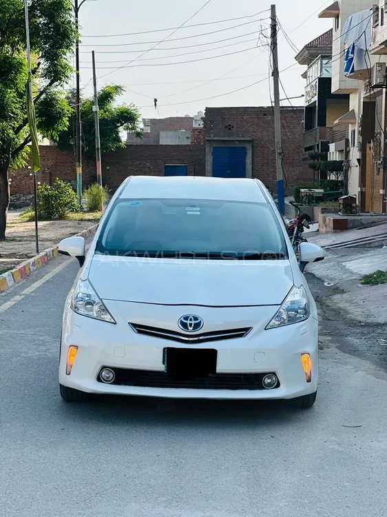 Toyota Prius Alpha 2013 for sale in Faisalabad