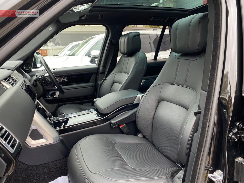 Make: Range Rover Vogue 
Model: 2018 
Mileage: 30,000 miles
Exterior: Sentorini Black Metallic
Interior: Ebony / Black 

*21 inch Gloss  Black  Alloys 9001 style
*Power reclined heated front and rear seats
*Panoramic Roof
*Soft Closing Doors 
*Cool Box
*360° Cameras 
*Ambient lighting 
*Privacy Glass
*Parking sensors 
*Lane Departure Warning
*Lane assist
*Auto Terrain Response
*Matrix Headlights 
*3 Zone Climate Control 
*Parking Assist
*Heated Steering wheel
*Android Auto 
*Apple carplay