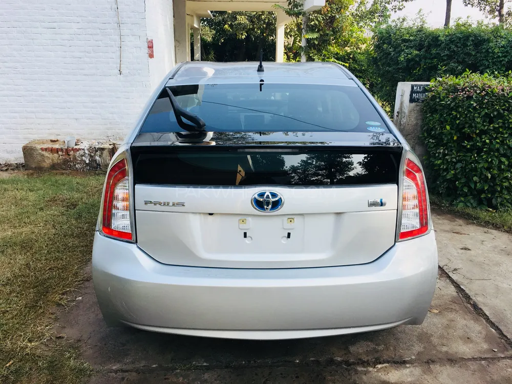 Toyota Prius 2014 for Sale in Lahore Image-1