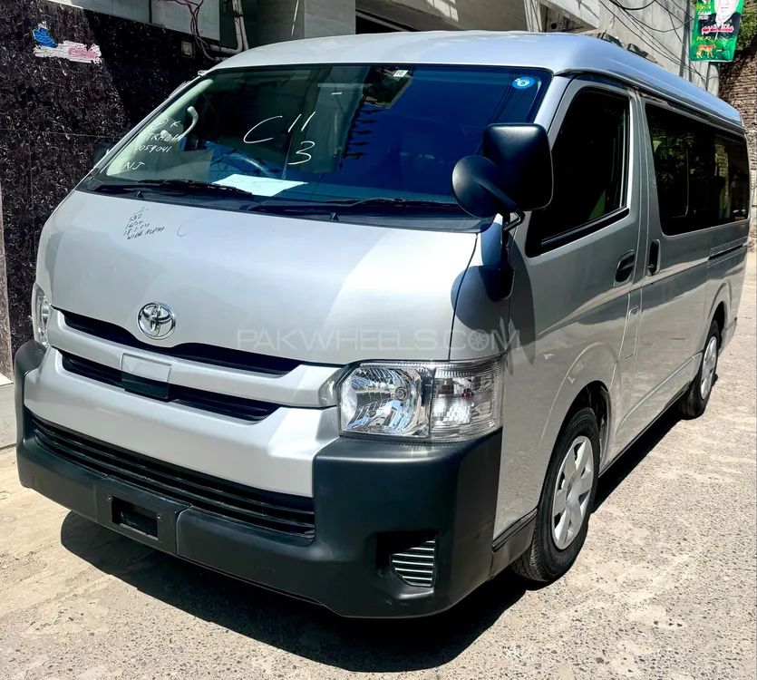Toyota Hiace 2018 for Sale in Peshawar Image-1